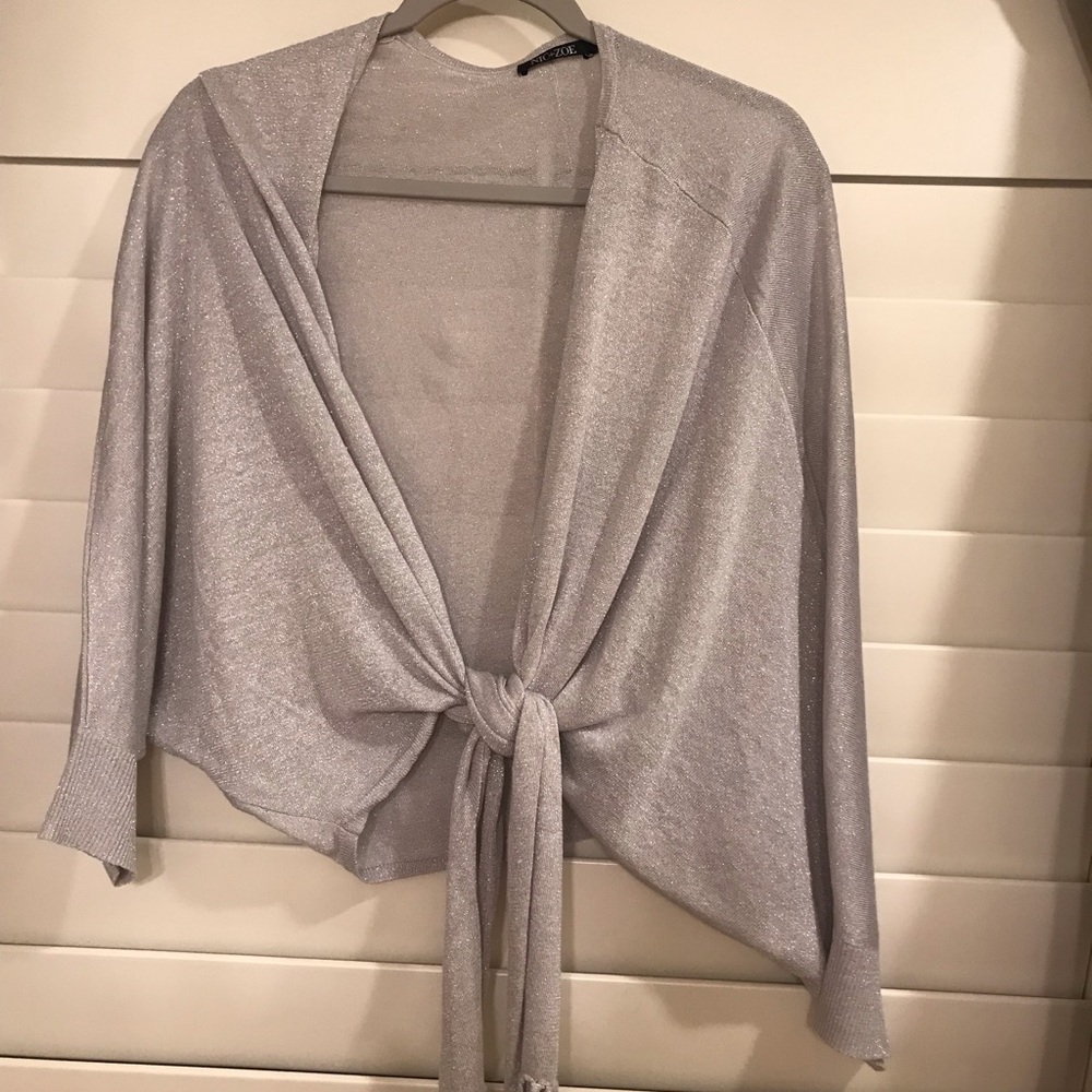 Wrap Large Nic & Zoe Brand New has subdued but metallic silver thread in fabric